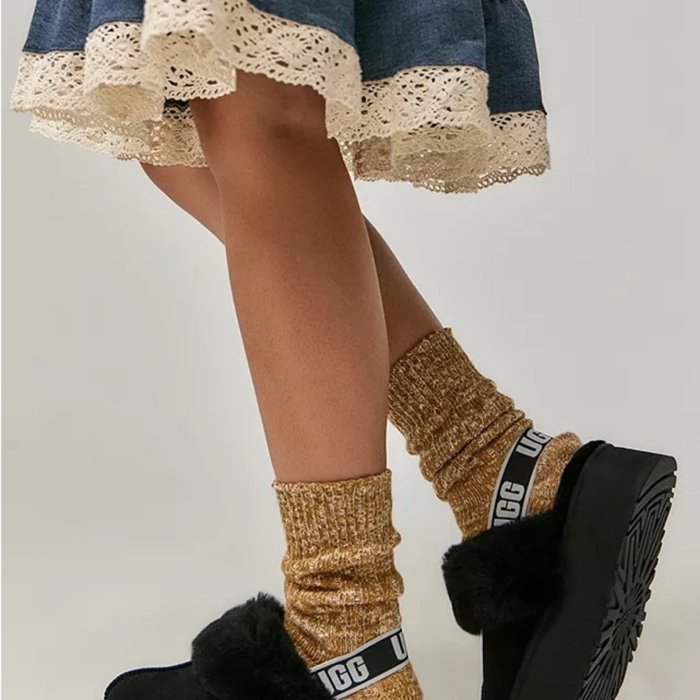UGG Funkette Slippers - Picture 7 of 7